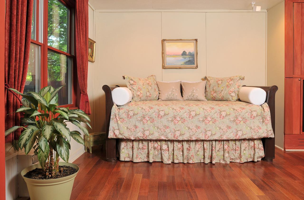 1795 Acorn Inn Bed And Breakfast Canandaigua Esterno foto